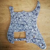 PICKGUARD STRAT H HUMBUCKER GREY PEARL BOSTON