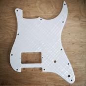 PICKGUARD STRAT H HUMBUCKER PEARL WHITE WEBBING BOSTON