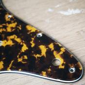 PICKGUARD STRAT HH TOGGLE SWITCH TIGER YELLOW