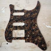 PICKGUARD STRAT SSH TIGER BROWN HUMBUCKER AVEC CAPOT