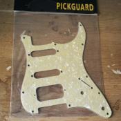 PICKGUARD STRAT SSH CREAM PEARL HUMBUCKER SANS CAPOT 2 POTS