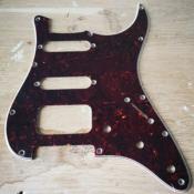 PICKGUARD STRAT SSH TORTOISE INTENSE HUMBUCKER SANS CAPOT