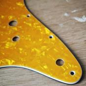 PICKGUARD STRAT HH TOGGLE SWITCH PEARL YELLOW