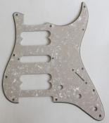 PICKGUARD STRAT HSH SANS CAPOTS AGED PEARL