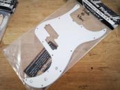 PICKGUARD PRECISION BASS 5 CORDES US BLANC 3 PLIS WD MUSIC