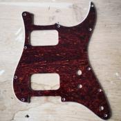 PICKGUARD STRAT HH TOGGLE SWITCH TORTOISE MEDIUM