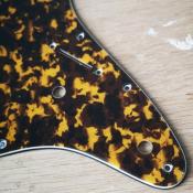 PICKGUARD STRATOCASTER HH 2 POTS MARBLE YELLOW