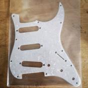 PICKGUARD STRAT SSS VINTAGE '62 WHITE PEARL BOSTON