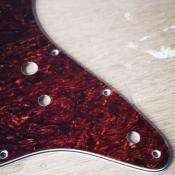 PICKGUARD STRAT HH TOGGLE SWITCH TORTOISE MEDIUM