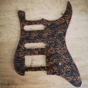 PICKGUARD STRAT SSH TIGER BROWN HUMBUCKER AVEC CAPOT