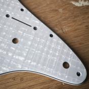 PICKGUARD STRATOCASTER HH 2 POTS PEARL WHITE WEBBING